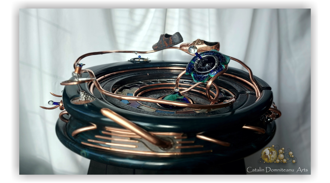 sculpture d'art contemporain en verre et métal