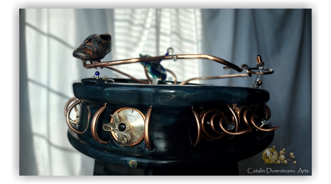 sculpture d'art contemporain en verre et métal
