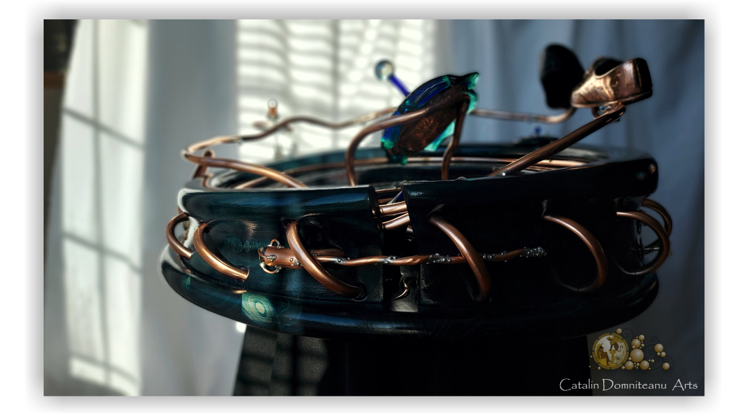 sculpture d'art contemporain en verre et métal