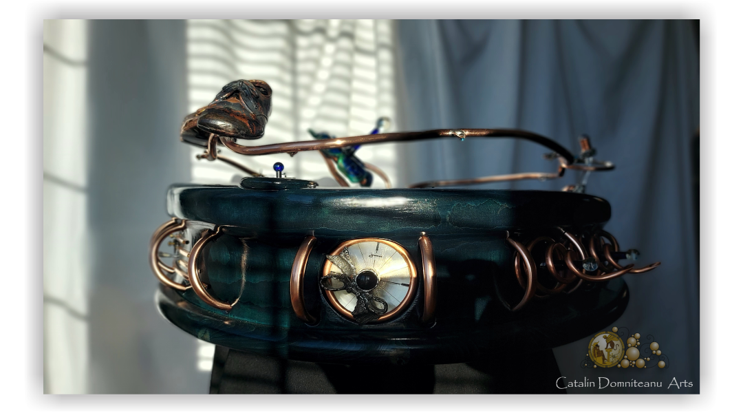 sculpture d'art contemporain en verre et métal