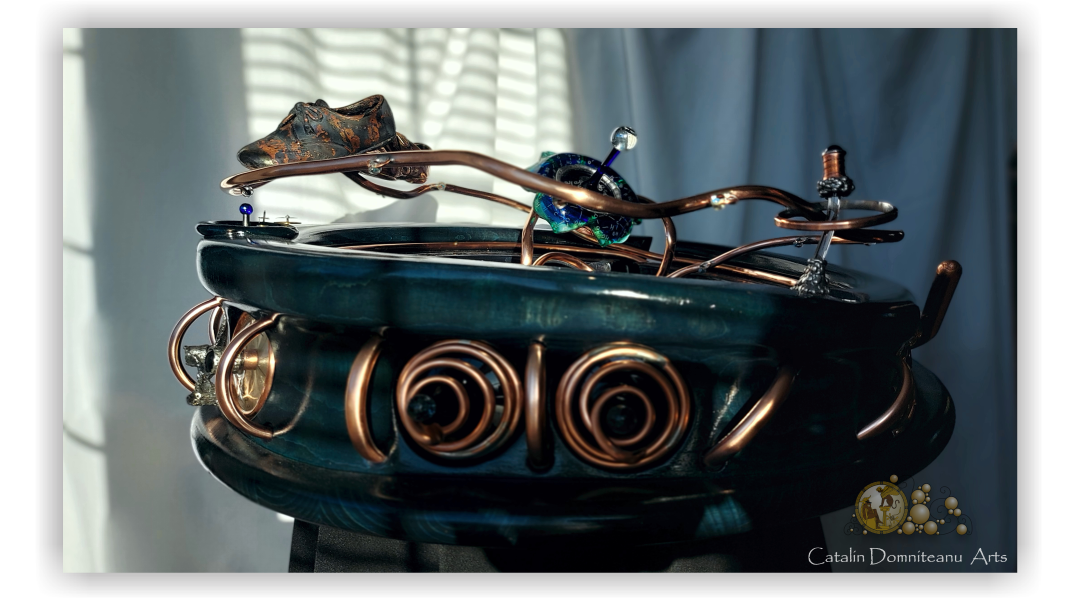 sculpture d'art contemporain en verre et métal