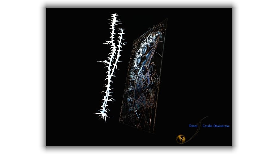 basorelief de artă contemporană în sticlă și metal