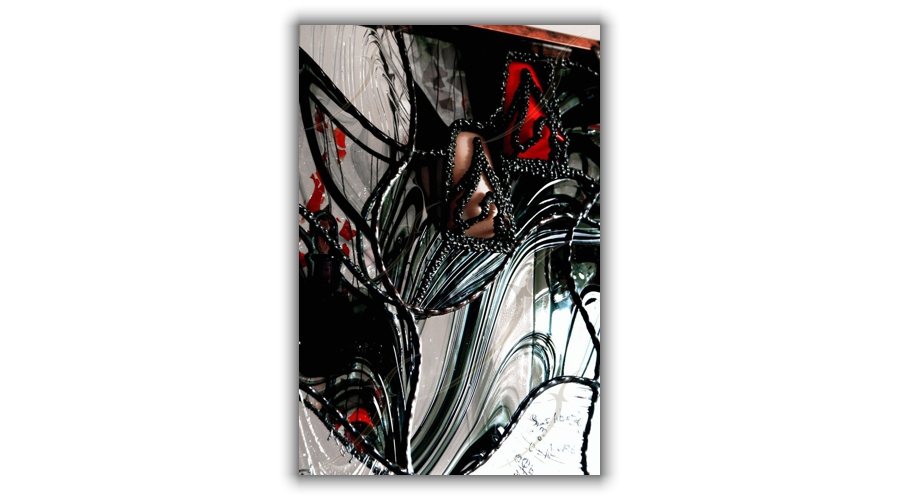 sculptură de artă contemporană în sticlă și metal with scientific theme